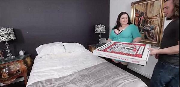  BBW Holly Jayde Gets Fucked With Huge Sausage by Pizza Guy